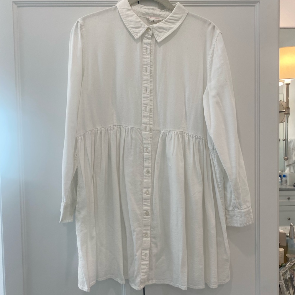 Ingrid & Isabel white button down maternity blouse.